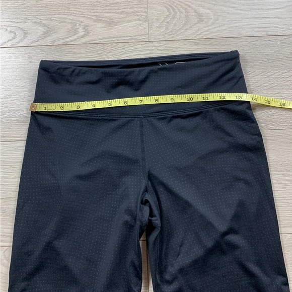 2XU Ignition Black Dotted Compression 7/8 Leggings - Picture 11 of 14